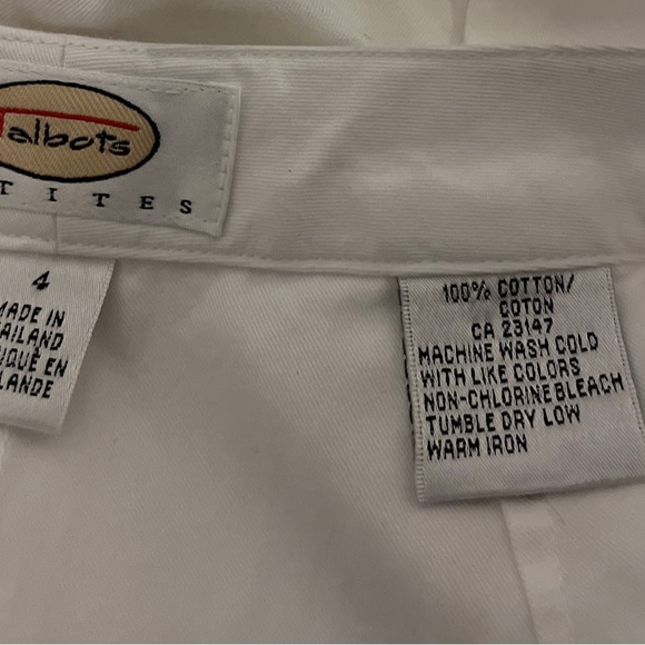 Women's Talbots 4P 4 P Small Petite Shorts Khakis Chino Bermuda White Perfect - Picture 3 of 3